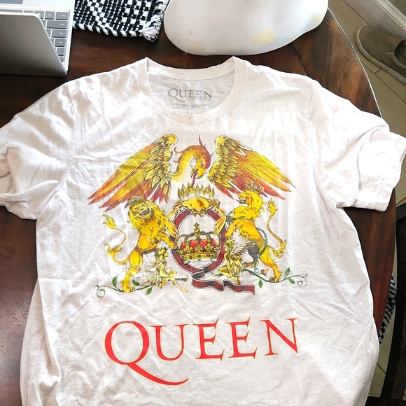 Queen tour tshirt in Large - Picture 1 of 5